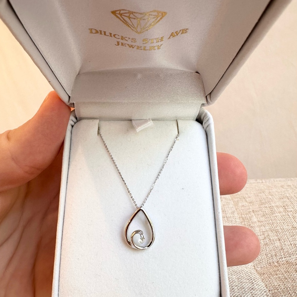 14K White Gold Diamond Pear Shape Necklace